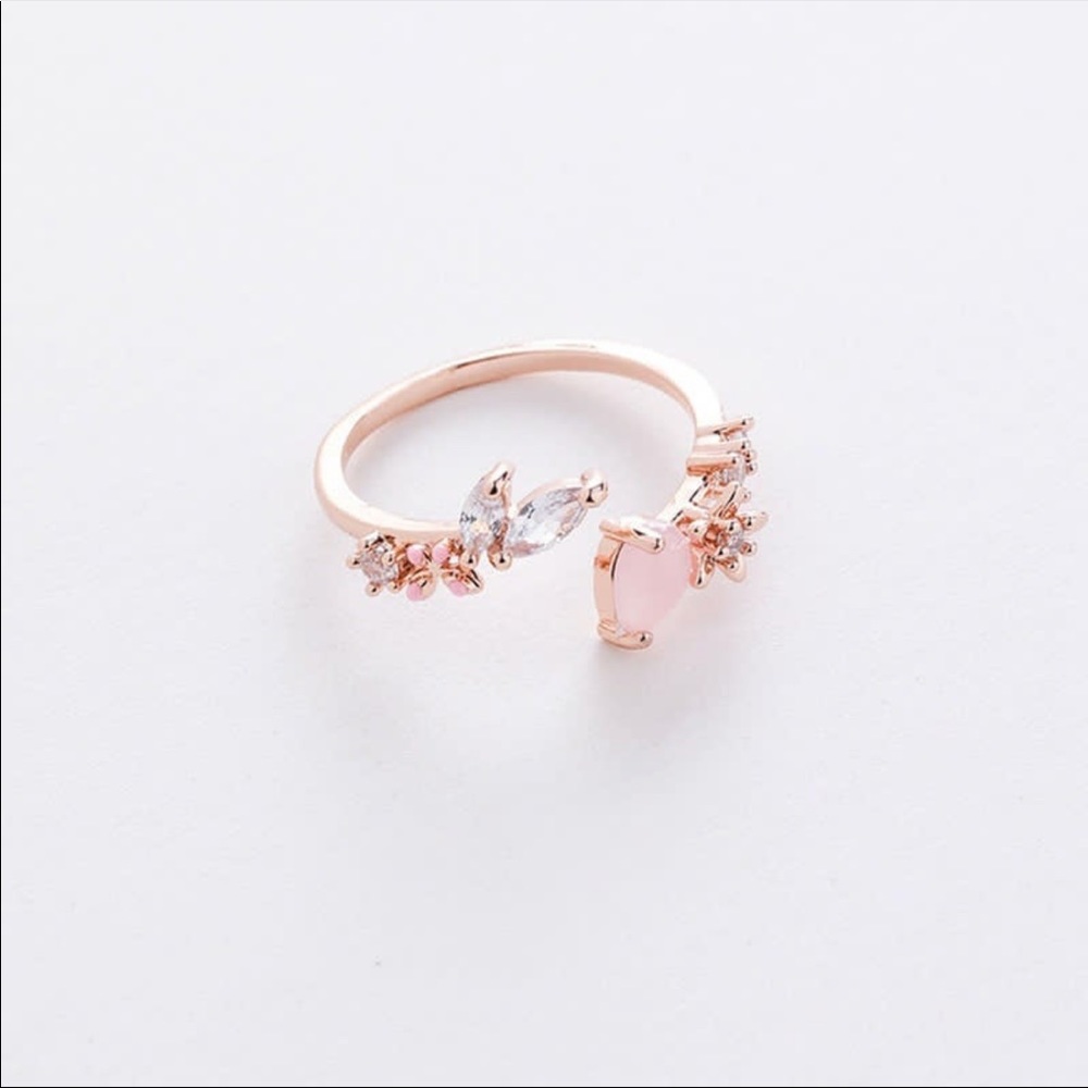 Gorgeous rose gold ring with pink stone and crystals